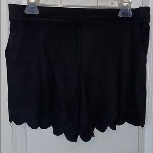 Black Scalloped Hem Women's Shorts